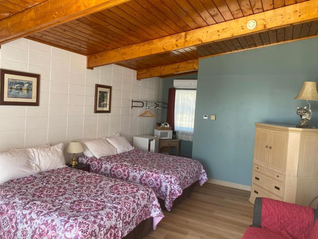 Huron Sands Motel And Restaurant Providence Bay エクステリア 写真