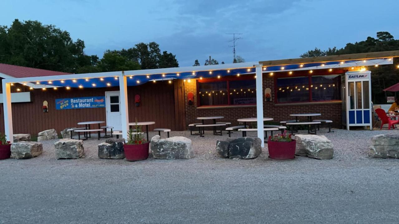 Huron Sands Motel And Restaurant Providence Bay エクステリア 写真