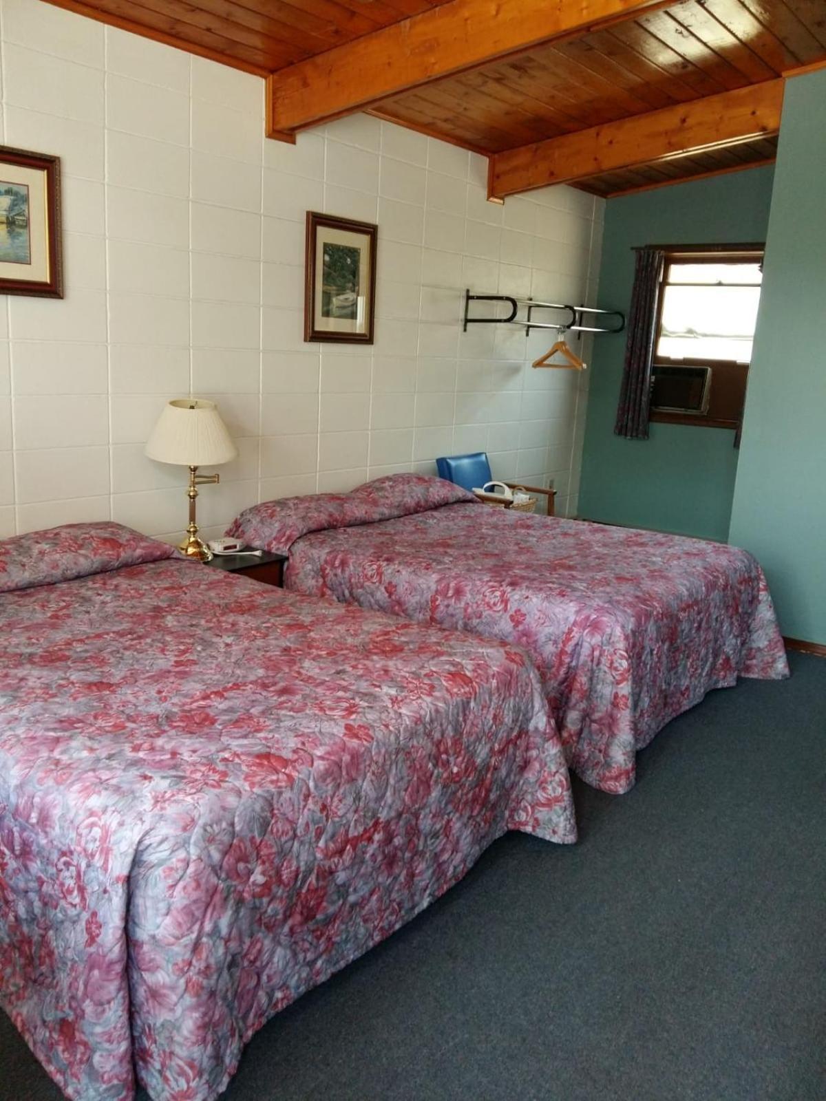 Huron Sands Motel And Restaurant Providence Bay エクステリア 写真